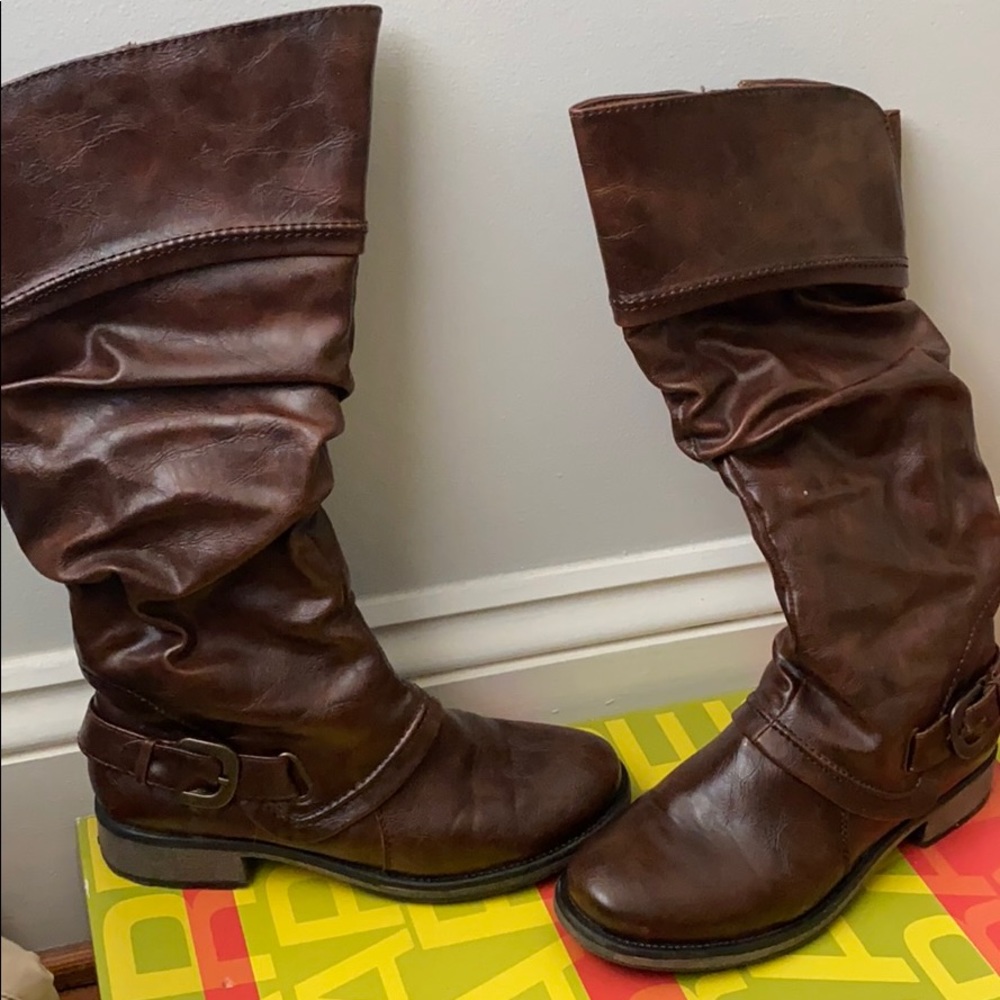 Bare trap boots